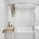Appartamento Apt-2bed 2bath-ac Unit-by Fabaccommodation