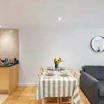 Apt-2bed 2bath-ac Unit-by Fabaccommodation Bristol