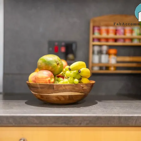 Apt-2bed 2bath-ac Unit-by Fabaccommodation *