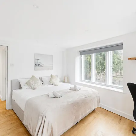 Apt-2bed 2bath-ac Unit-by Fabaccommodation