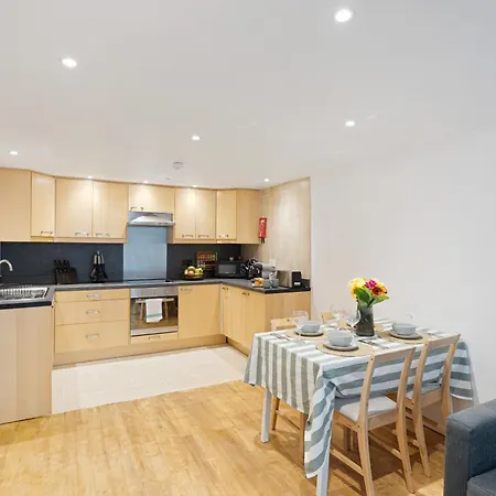 Lägenhet Apt-2bed 2bath-ac Unit-by Fabaccommodation *