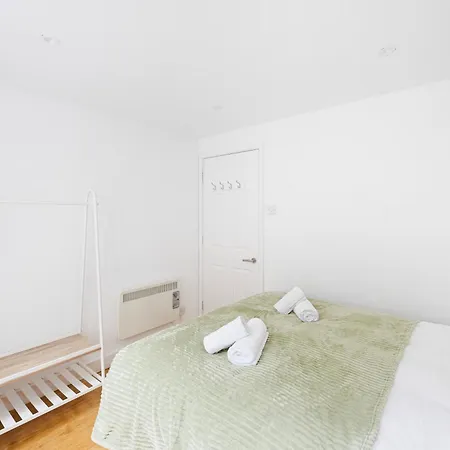 Apt-2bed 2bath-ac Unit-by Fabaccommodation * Bristol
