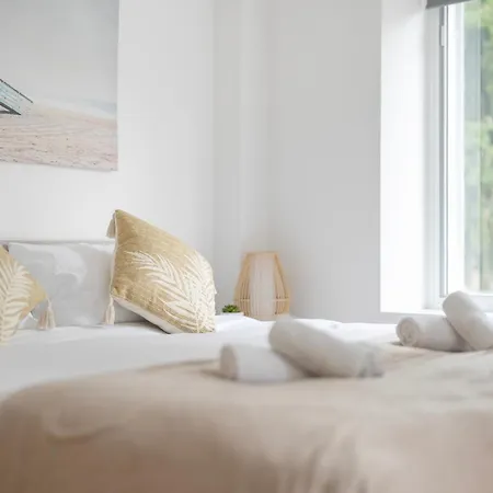 Lägenhet Apt-2bed 2bath-ac Unit-by Fabaccommodation *
