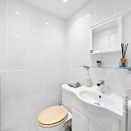 Lägenhet Apt-2bed 2bath-ac Unit-by Fabaccommodation