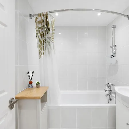 Lägenhet Apt-2bed 2bath-ac Unit-by Fabaccommodation