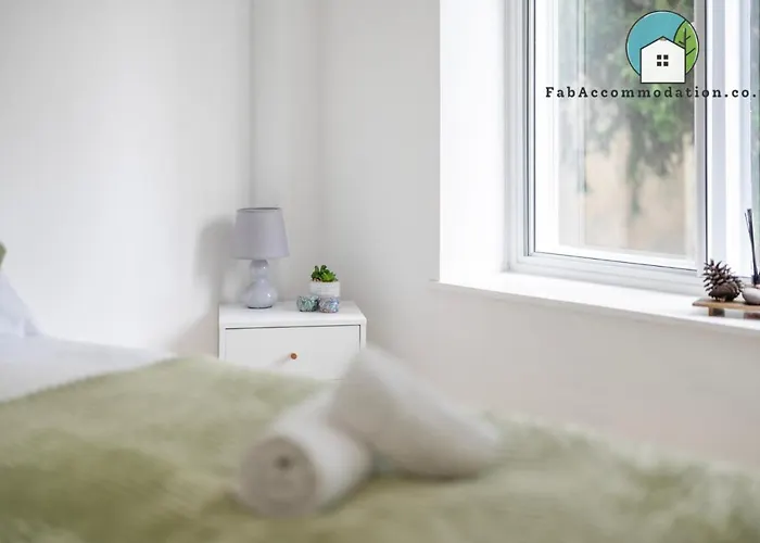 Апартаменти Apt-2bed 2bath-ac Unit-by Fabaccommodation *