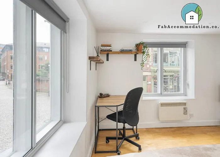 Apt-2bed 2bath-ac Unit-by Fabaccommodation Апартаменти Бристоль