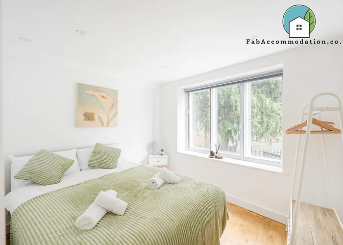Apt-2bed 2bath-ac Unit-by Fabaccommodation Апартаменти Бристоль