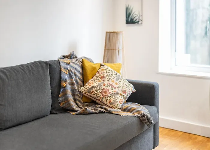 Apt-2bed 2bath-ac Unit-by Fabaccommodation