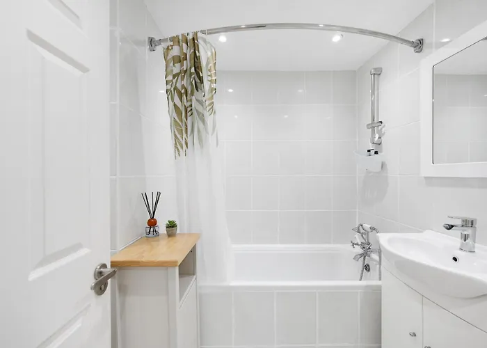 Апартаменти Apt-2bed 2bath-ac Unit-by Fabaccommodation