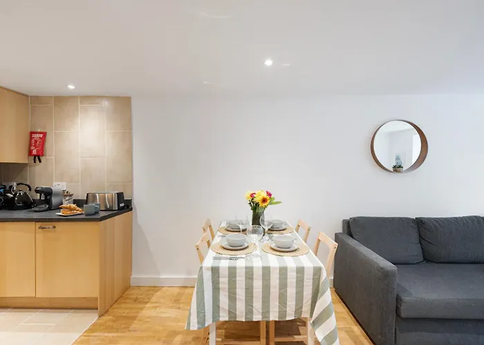 Apt-2bed 2bath-ac Unit-by Fabaccommodation Бристоль