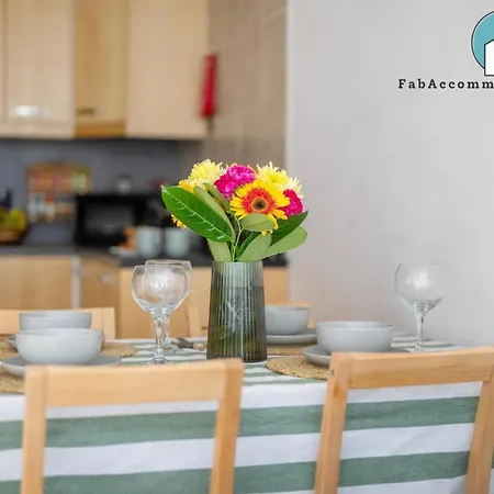 Apt-2bed 2bath-ac Unit-by Fabaccommodation *