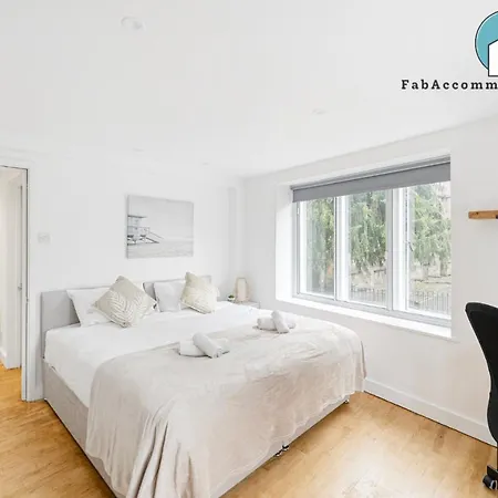 Apt-2bed 2bath-ac Unit-by Fabaccommodation Apartment *