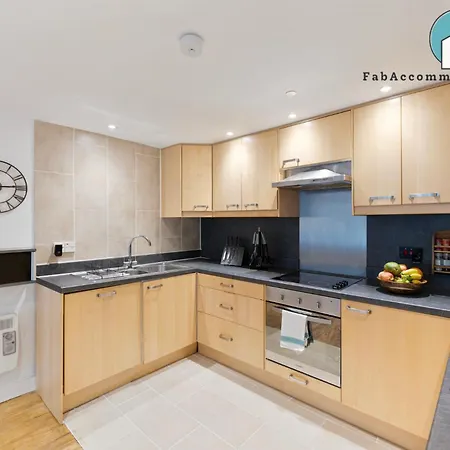 Apt-2bed 2bath-ac Unit-by Fabaccommodation * Bristol