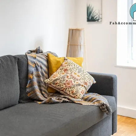 Apt-2bed 2bath-ac Unit-by Fabaccommodation Apartment *