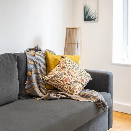 Apt-2bed 2bath-ac Unit-by Fabaccommodation