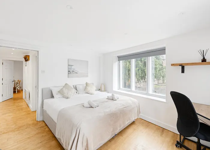 Apt-2bed 2bath-ac Unit-by Fabaccommodation