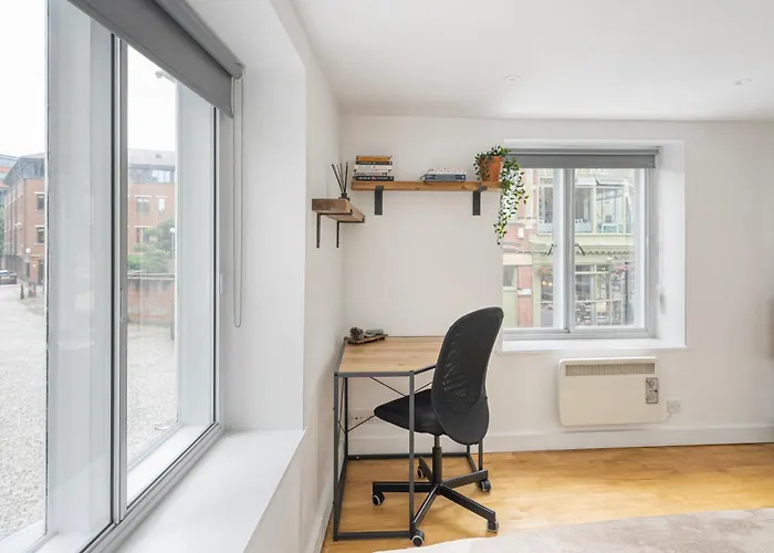 Apt-2bed 2bath-ac Unit-by Fabaccommodation Apartman *